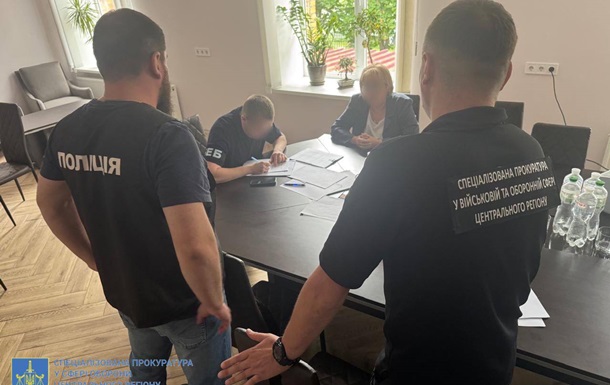 Бухгалтера  оборонки  підозрюють в ухиленні від сплати податків на 325 млн