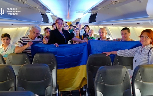 Из Ирана эвакуировали 31 украинца, среди них - 14 детей