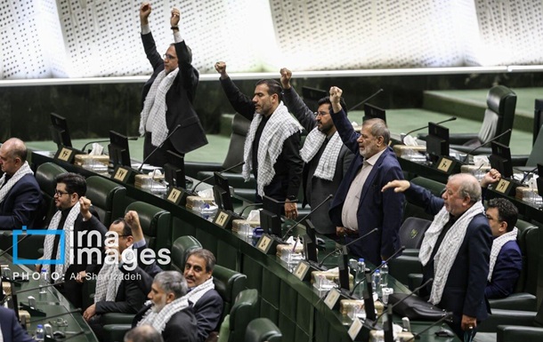 Парламент Ирана одобрил приостановку сотрудничества с МАГАТЭ