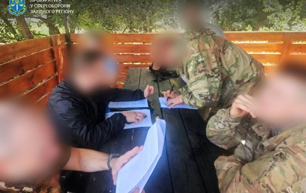 Двум нападавшим на бойца Азова сообщили о подозрении