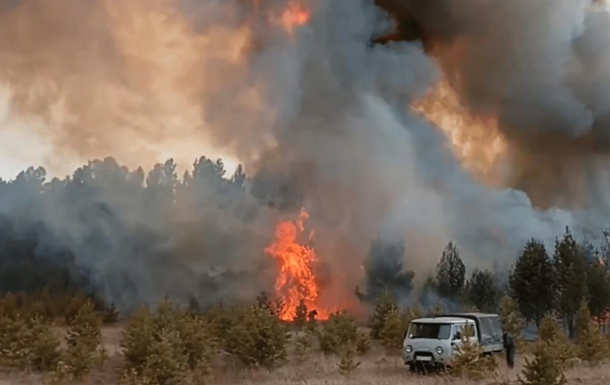 В России на военном складе из-за пожара детонируют боеприпасы