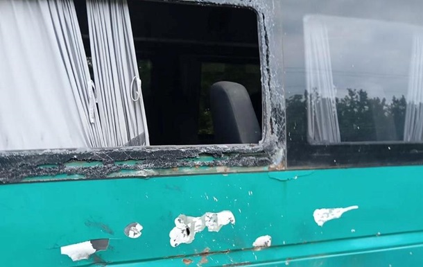 Россияне атаковали эвакуационный автобус под Днепром