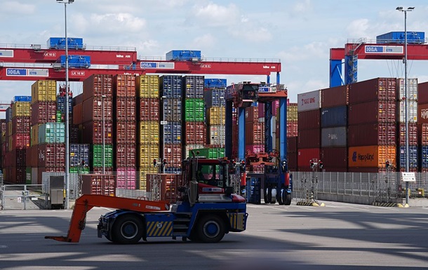 Європейські порти переповнені через мита Трампа