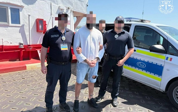 В Украину экстрадировали организатора банды поджигателей