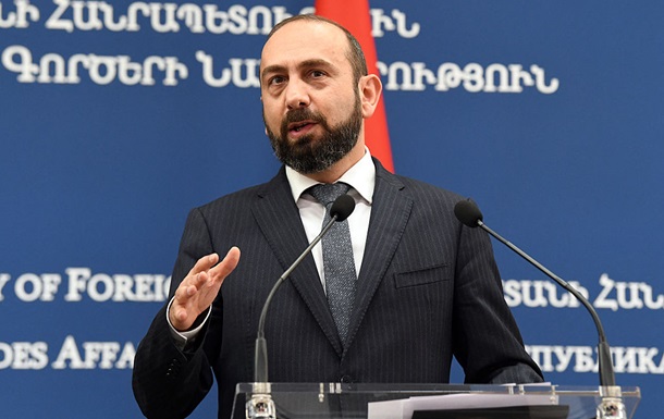 Глава МЗС Вірменії порадив Лаврову не втручатися у справи країни
