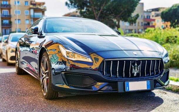 Власники елітних авто сплатили понад 95 млн до бюджету