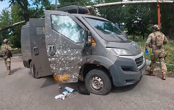 Дрон РФ поцілив у авто Білих янголів у Покровську: поранено поліцейського