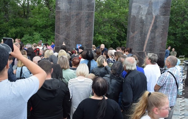 В российском Саратове расширили мемориал погибшим солдатам