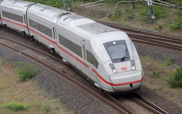 В Германии сириец с топором напал на пассажиров поезда, есть раненые