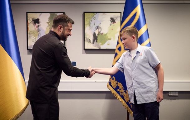 Зеленский наградил 11-летнего датского волонтера