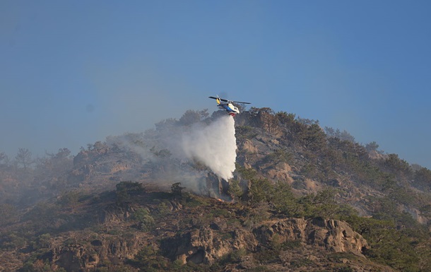 Лесные пожары на Крите привели к массовой эвакуации