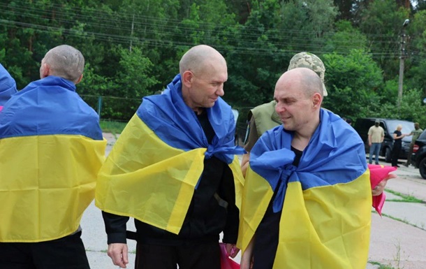 Украина вернула из плена военных и гражданских