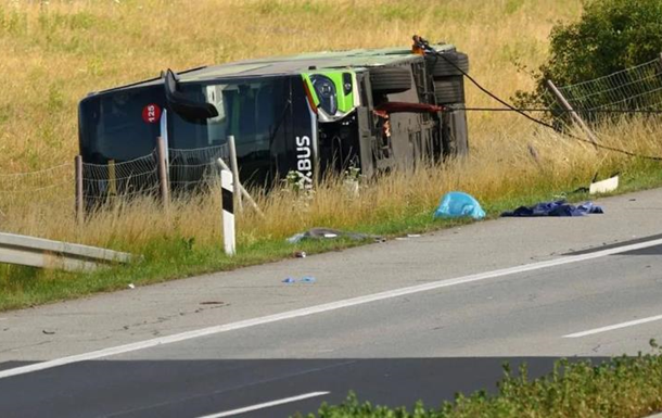 В ФРГ перевернулся автобус, среди пострадавших украинцы - СМИ