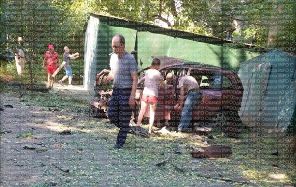 В Одессе взорвался автомобиль, в котором находился мужчина