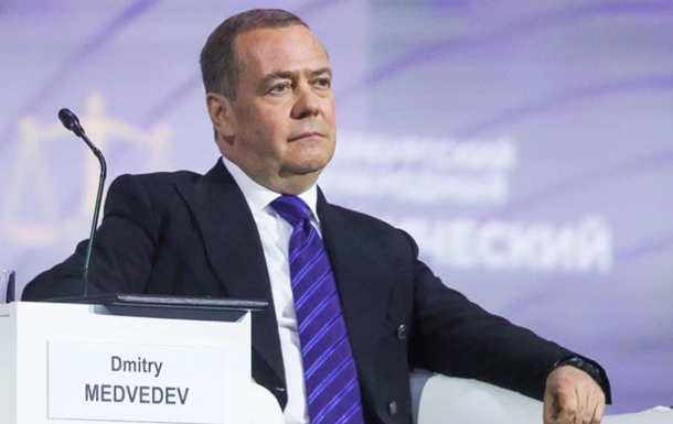 Медведев  рекомендовал  генсеку НАТО учить русский и вспомнил о Сибири