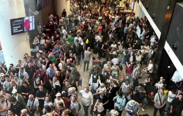 В РФ заявили о нейтрализации 120 дронов, в аэропортах возник коллапс