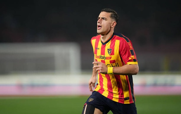 Рома хоче посилити атаку і бачить у форварді Лечче конкуренцію Довбику