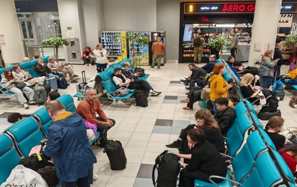 В России второй день подряд отменяют авиарейсы