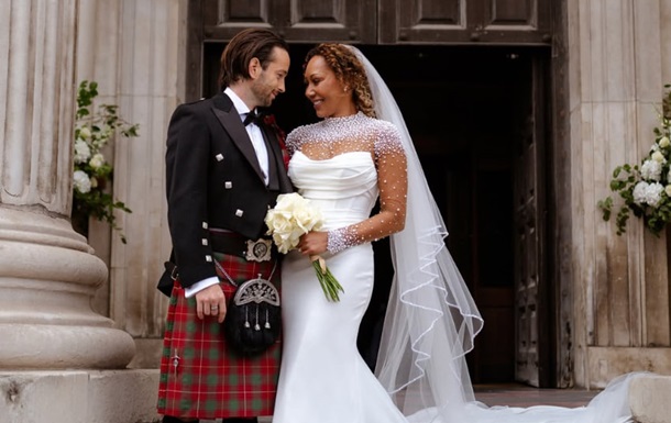 Бывшая участница Spice Girls Мел Би вышла замуж