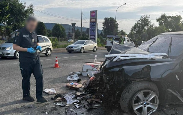 В Закарпатье BMW врезалась в контрольный пункт, погиб пограничник