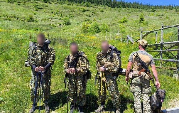 В Карпатах служебная собака помогла задержать уклонистов