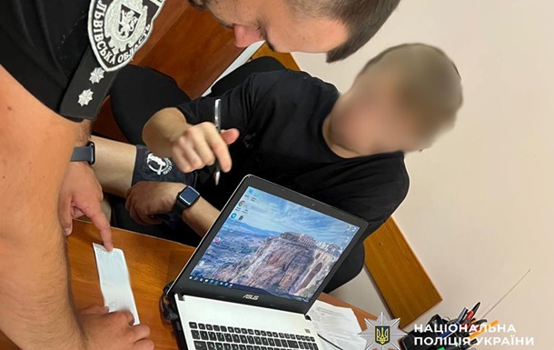 На Львівщині батько вчергове посадив за кермо 8-річну доньку 