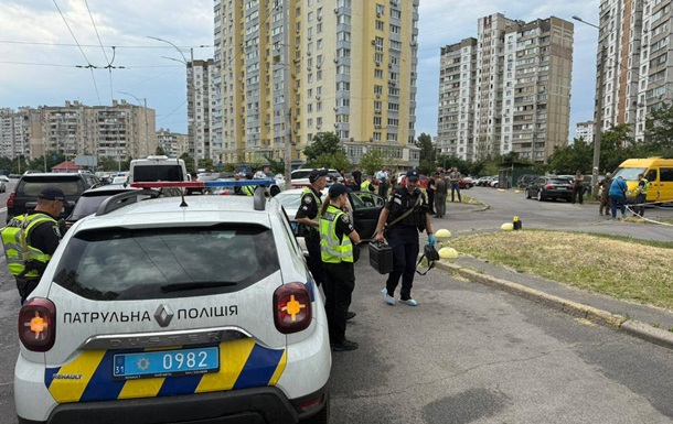 У Києві застрелили чоловіка у салоні автомобіля