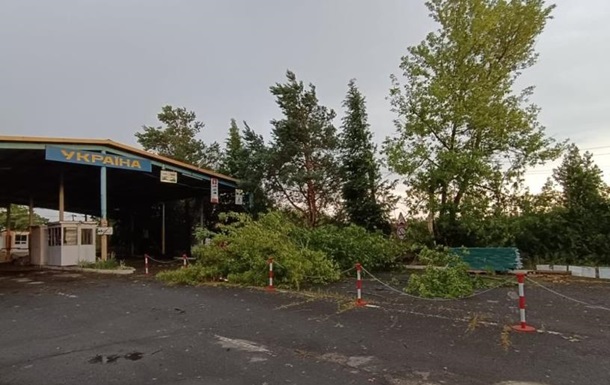 На Закарпатті через негоду закрили пункт пропуску