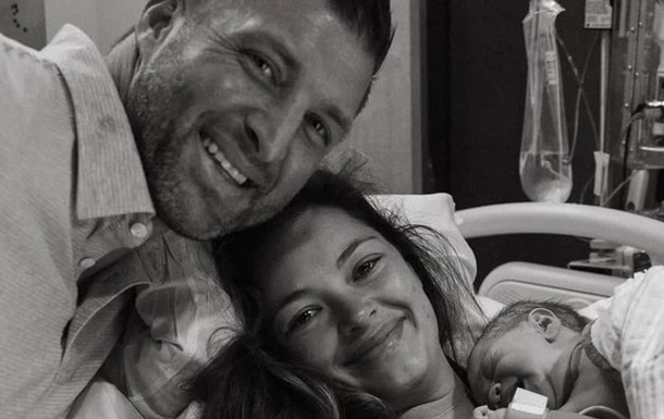 Мисс Вселенная 2017 Деми-Ли Нибо впервые стала мамой