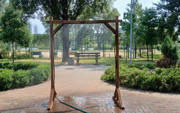 У Києві запрацювали рамки-розпилювачі води