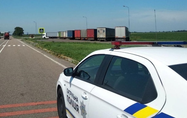 У Києві та області заборонили рух фур і вантажівок