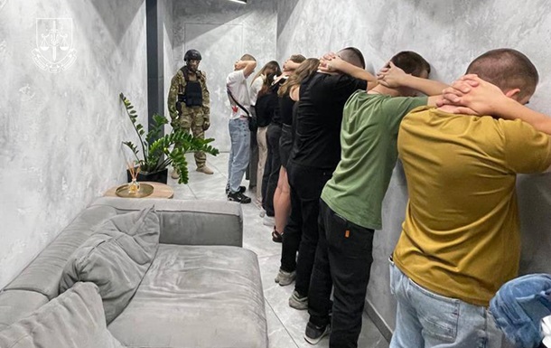 На Дніпропетровщині ліквідували мережу шахрайських колцентрів