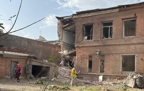 Россияне повредили три медучреждения в Харьковской области