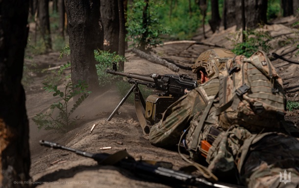 За сутки на фронте почти 100 боев - Генштаб