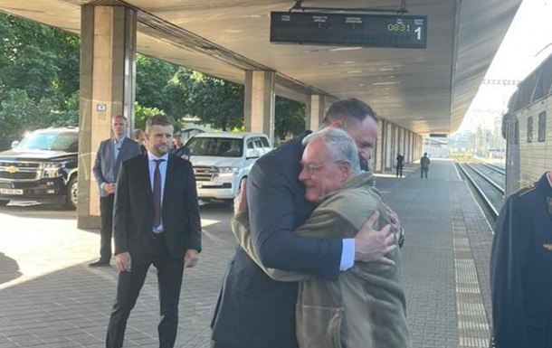 Келлог приехал с длительным визитом в Украину