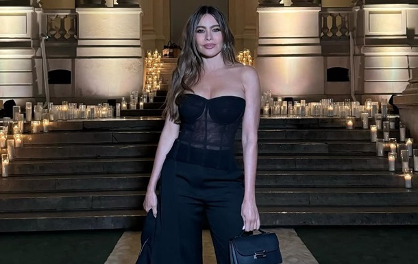 София Вергара получила бронзовый памятник