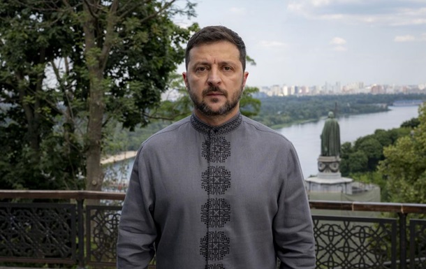 Зеленский поздравил с Днем Государственности