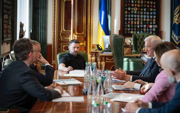 Зеленский провел совещание с дипломатами