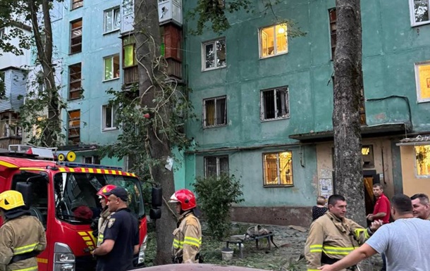 Россияне атаковали дроном многоэтажный дом в Запорожье