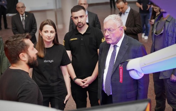 Келлогу показали дроны украинского производства