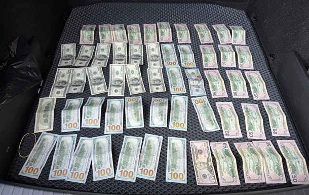 В Закарпатье пограничник отказался от взятки в $10 тысяч