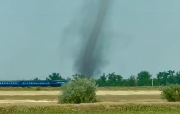 У Херсонській області зафіксували торнадо