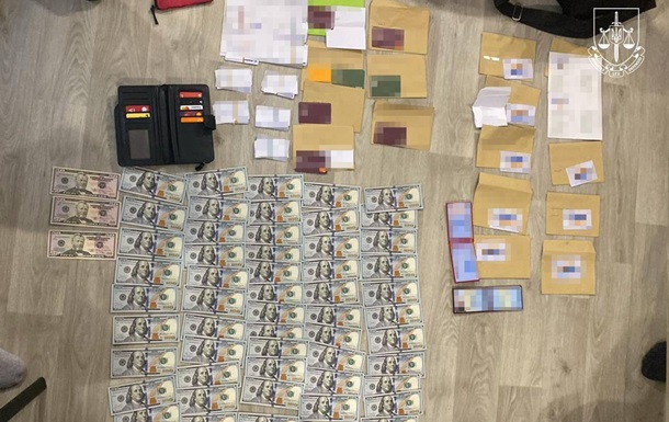 Фиктивное бронирование и растрата бюджета: в Одессе задержали чиновников