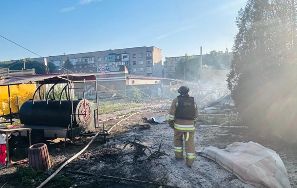 Россияне сбросили ФАБ-500 на Доброполье: Зеленский отреагировал