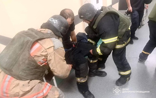 В Никополе россияне атаковали спасателей: пятеро пострадавших