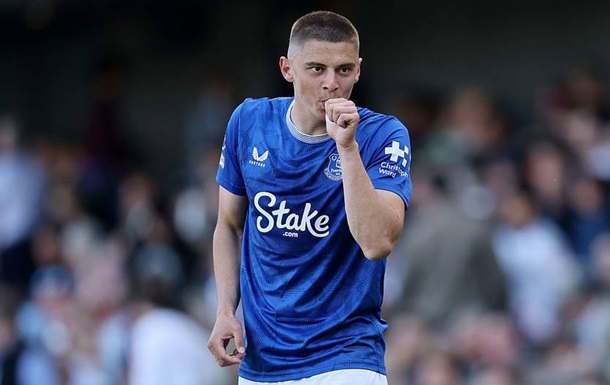 Евертон представляє нову форму: Миколенко залучений