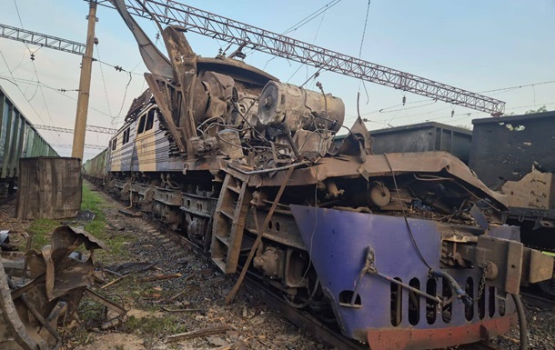 Росіяни вдруге за добу атакували локомотив на залізниці