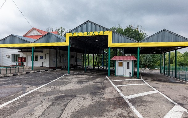 Украинцам советуют избегать пересечения границы с Польшей в Устилуге
