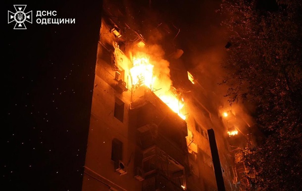 Удар по Одесі: рятувальники показали наслідки