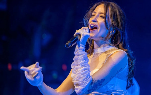 Перед реваншем Усик-Дюбуа прозвучал гимн Украины в исполнении Дорофеевой